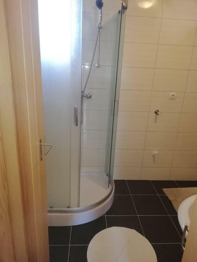 Sobe Na Vinskoj Cesti Zmajevac Apartment Exterior foto