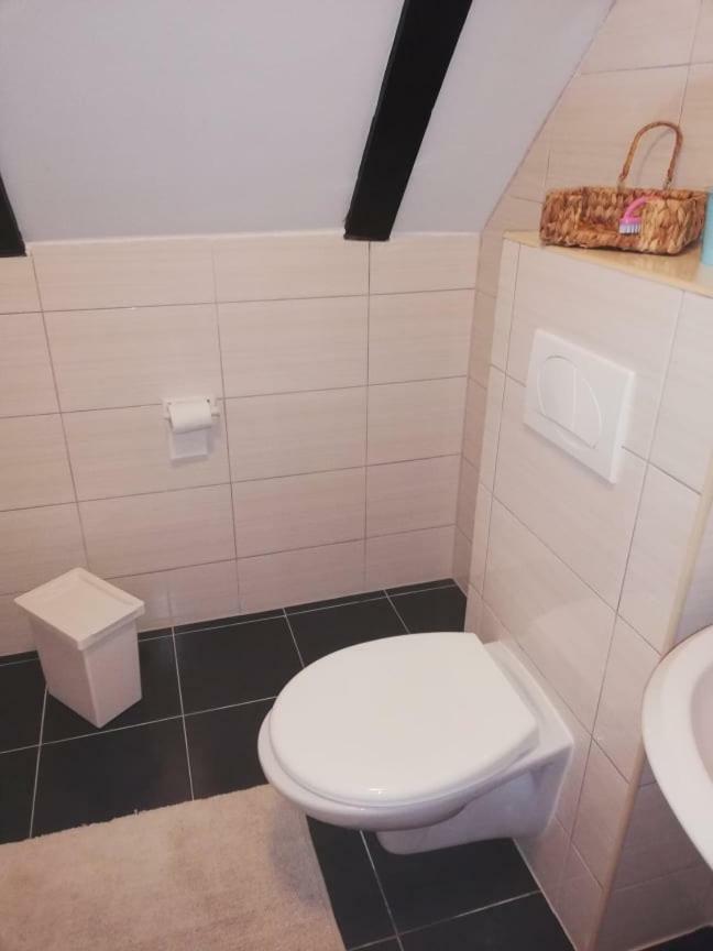 Sobe Na Vinskoj Cesti Zmajevac Apartment Exterior foto