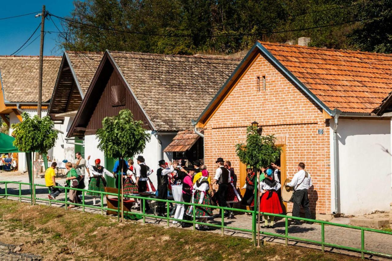 Sobe Na Vinskoj Cesti Zmajevac Apartment Exterior foto
