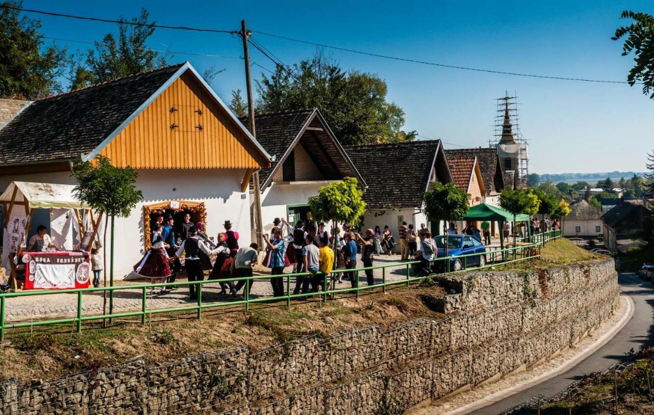 Sobe Na Vinskoj Cesti Zmajevac Apartment Exterior foto
